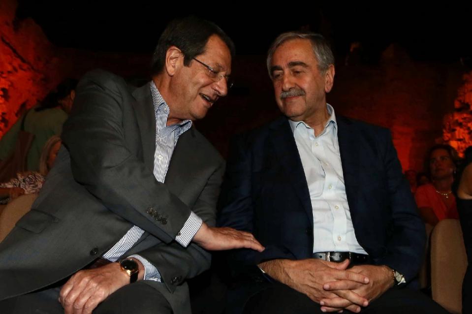 Cypriot President Nicos Anastasiades (L) and Turkish Cypriot leader Mustafa Akinci, pictured on July 28, 2015